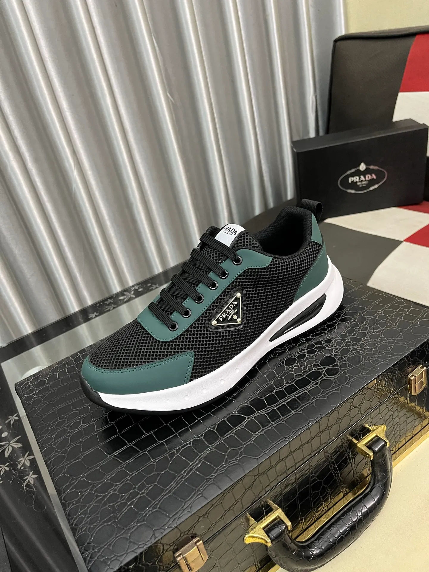 Men's shoes 💰440⌚️⌚️ PRADA [Prada] popular men's shoes, casual shoes and sports shoes! High-end quality 🍀 The upper is made of imported original cowhide 💥 cowhide lining; the original molded outsole. The style is upright and elegant, comfortable and versatile💪 Three quality guarantees Size number: 38-44, 4️⃣ colors available